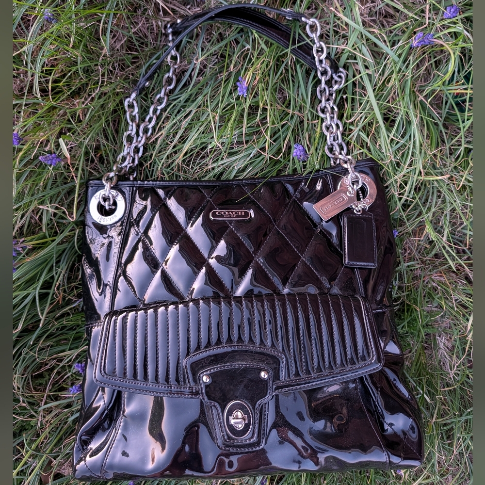 🥰 Vintage 2012 Coach Poppy Liquid Gloss Quilted Shoulder Bag with Chain Handles